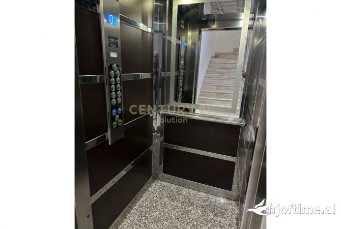 Shtepi ne shitje Apartament ne Tirane, 1+1, Mobilimi Pjeserisht e mobiluar, Pagesa 125,000  Euro.