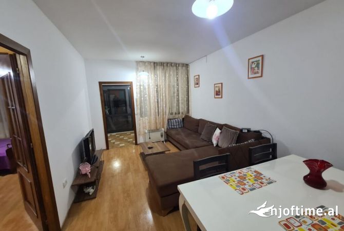 Shtepi me qera Apartament ne Tirane, 1+1, Mobilimi E mobiluar, Pagesa 500  Euro.