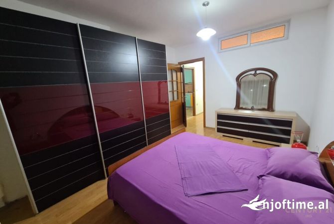 Shtepi me qera Apartament ne Tirane, 1+1, Mobilimi E mobiluar, Pagesa 500  Euro.