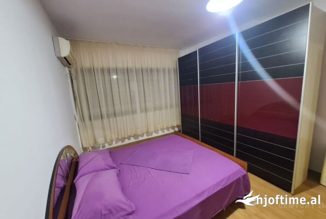 Shtepi me qera Apartament ne Tirane, 1+1, Mobilimi E mobiluar, Pagesa 500  Euro.