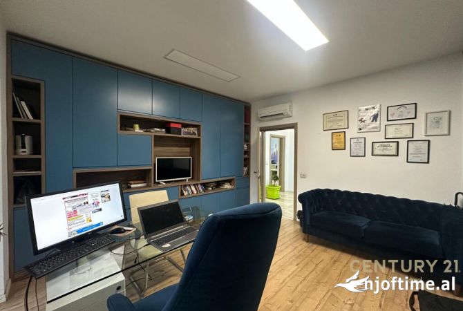 Japim me qira ambient zyrash, ne Ish Bllok !