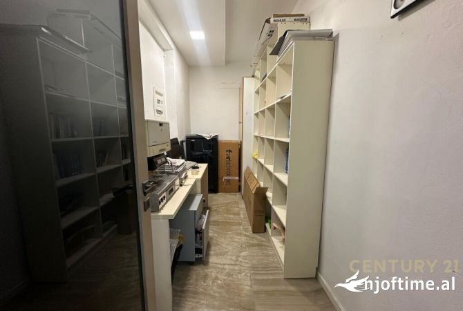 Japim me qira ambient zyrash, ne Ish Bllok !