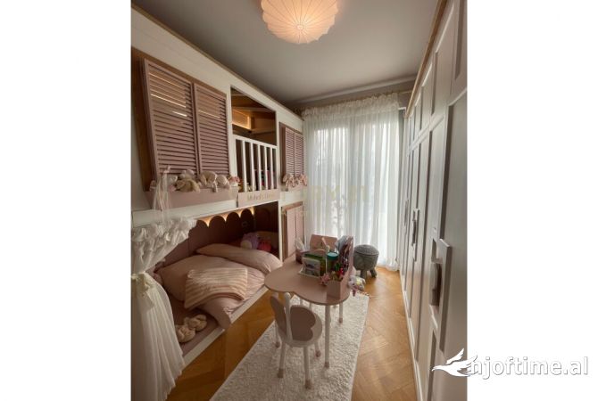 Shtepi ne shitje Apartament ne Tirane, 2+1, Mobilimi E mobiluar, Pagesa 530,000  Euro.