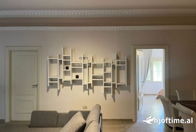 Shtepi ne shitje Apartament ne Durres, 2+1, Mobilimi E mobiluar, Pagesa 120,000  Euro.