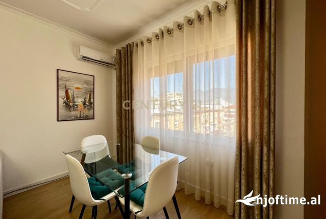 Shtepi ne shitje Apartament ne Tirane, 2+1, Mobilimi E mobiluar, Pagesa 279,000  Euro.