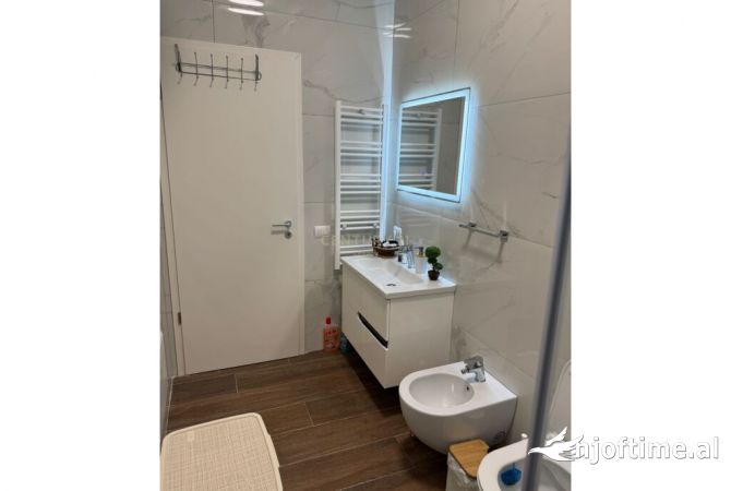 Shtepi me qera Apartament ne Tirane, 2+1, Mobilimi E mobiluar, Pagesa 800  Euro.
