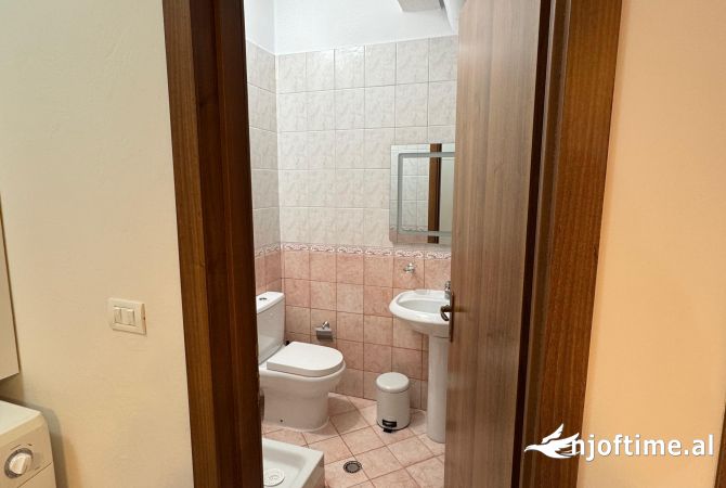 Shtepi me qera Apartament ne Tirane, 2+1, Mobilimi E mobiluar, Pagesa 750  Euro.