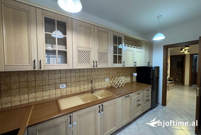 Shtepi me qera Apartament ne Tirane, 2+1, Mobilimi E mobiluar, Pagesa 750  Euro.