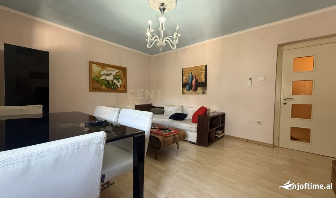 Shtepi me qera Apartament ne Tirane, 2+1, Mobilimi E mobiluar, Pagesa 600  Euro.