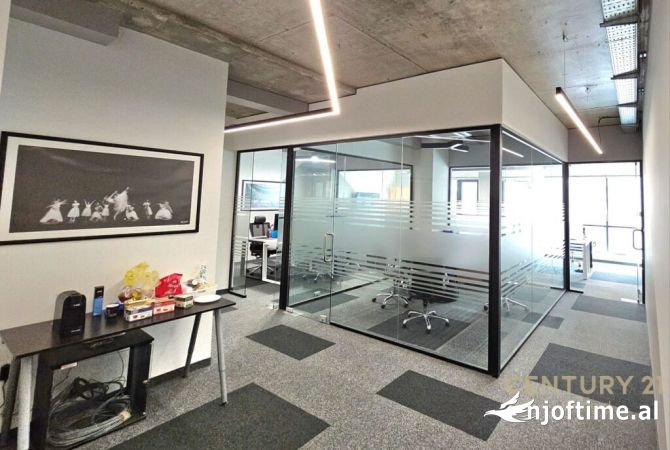 Ambient biznesi me qera 3+1 ne Tirane - 1,800 Euro