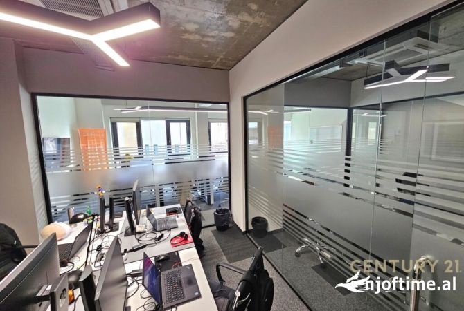 Ambient biznesi me qera 3+1 ne Tirane - 1,800 Euro