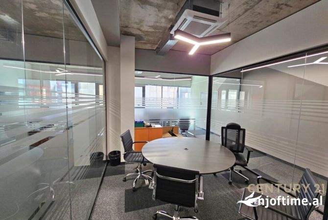 JEPET ME QIRA NJESI AMBIENT ZYRE PRANE RRUGES SE KOSOVAREVE