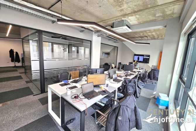 JEPET ME QIRA NJESI AMBIENT ZYRE PRANE RRUGES SE KOSOVAREVE