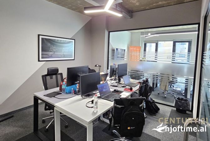 JEPET ME QIRA NJESI AMBIENT ZYRE PRANE RRUGES SE KOSOVAREVE