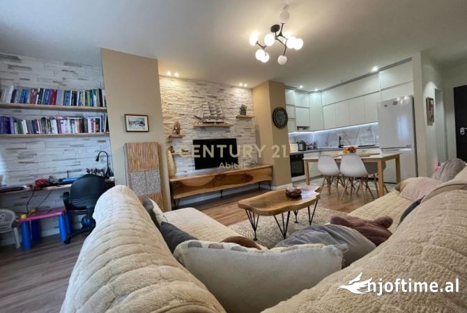 Shtepi ne shitje Apartament ne Tirane, 2+1, Mobilimi E mobiluar, Pagesa 225,000  Euro.