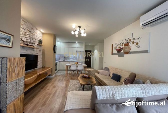 Shtepi ne shitje Apartament ne Tirane, 2+1, Mobilimi E mobiluar, Pagesa 225,000  Euro.