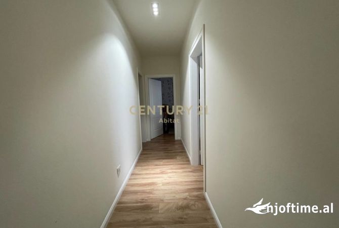 Shtepi ne shitje Apartament ne Tirane, 2+1, Mobilimi E mobiluar, Pagesa 225,000  Euro.