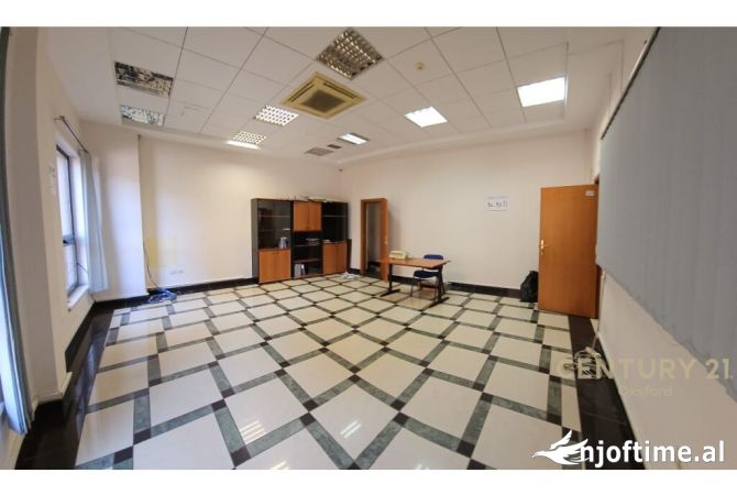 Ambient biznesi me qera 3+1 ne Tirane - 600 Euro