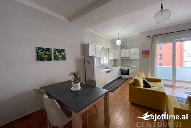 Shtepi me qera 2+1 ne Tirane - 800 Euro