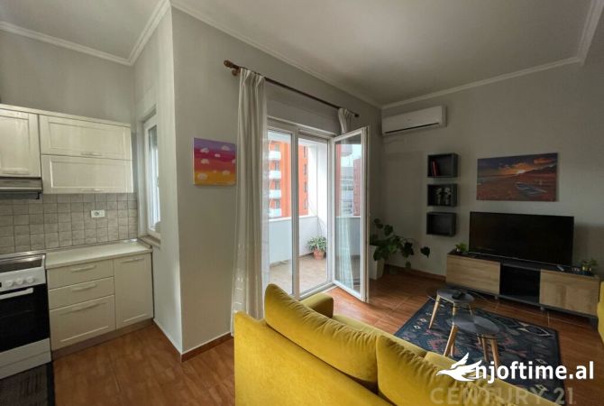 Shtepi me qera Apartament ne Tirane, 2+1, Mobilimi E mobiluar, Pagesa 800  Euro.