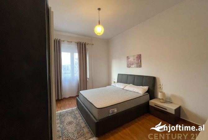 Shtepi me qera Apartament ne Tirane, 2+1, Mobilimi E mobiluar, Pagesa 800  Euro.