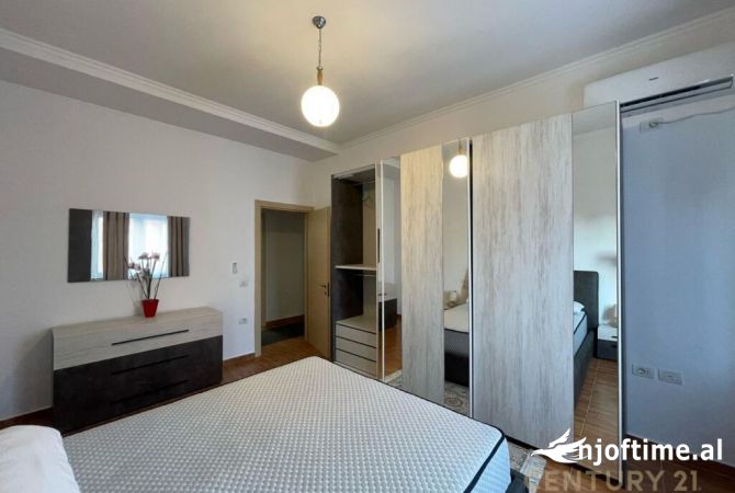 Shtepi me qera Apartament ne Tirane, 2+1, Mobilimi E mobiluar, Pagesa 800  Euro.