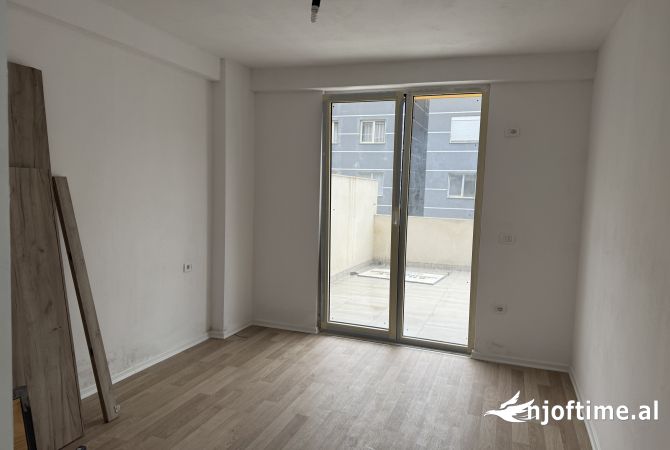 Shtepi ne shitje Apartament ne Tirane, 2+1, Mobilimi Pjeserisht e mobiluar, Pagesa 139,000  Euro.