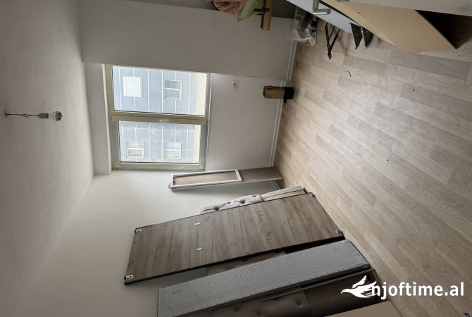 Shtepi ne shitje Apartament ne Tirane, 2+1, Mobilimi Pjeserisht e mobiluar, Pagesa 139,000  Euro.