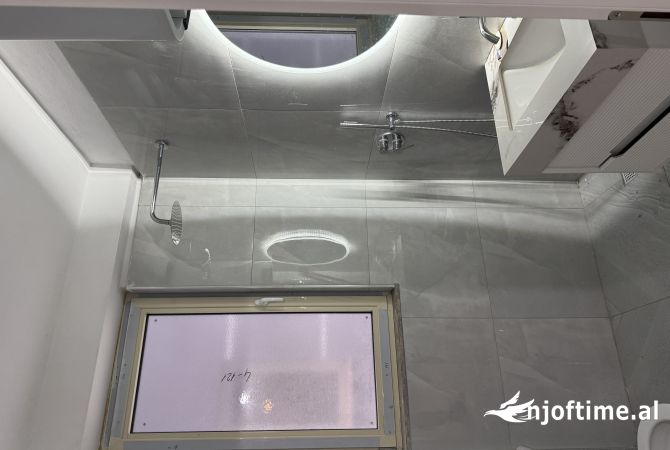 Shtepi ne shitje Apartament ne Tirane, 2+1, Mobilimi Pjeserisht e mobiluar, Pagesa 139,000  Euro.