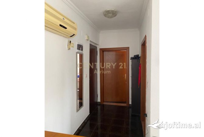 Shtepi ne shitje Apartament ne Tirane, 1+1, Mobilimi E mobiluar, Pagesa 77,000  Euro.