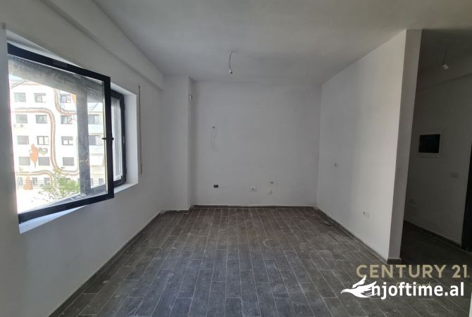 Shtepi ne shitje Apartament ne Tirane, 2+1, Mobilimi Pjeserisht e mobiluar, Pagesa 160,000  Euro.