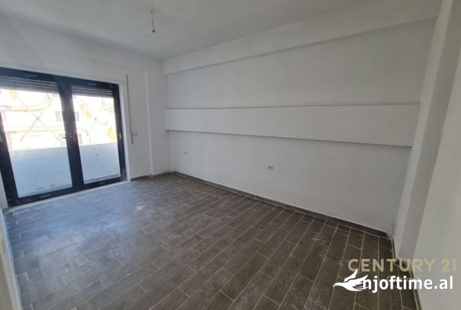 Shtepi ne shitje Apartament ne Tirane, 2+1, Mobilimi Pjeserisht e mobiluar, Pagesa 160,000  Euro.