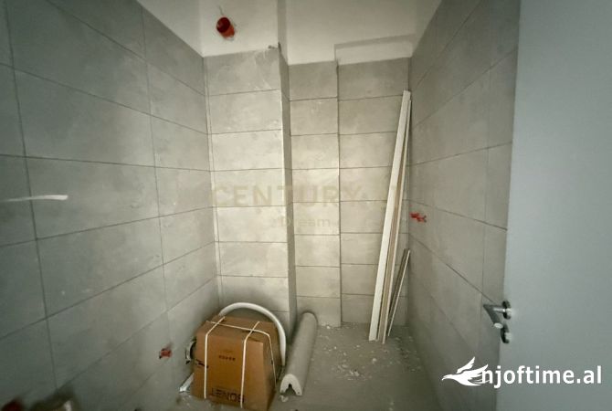 Shtepi ne shitje Apartament ne Tirane, 2+1, Mobilimi Bosh, pa mobiluar, Pagesa 175,000  Euro.