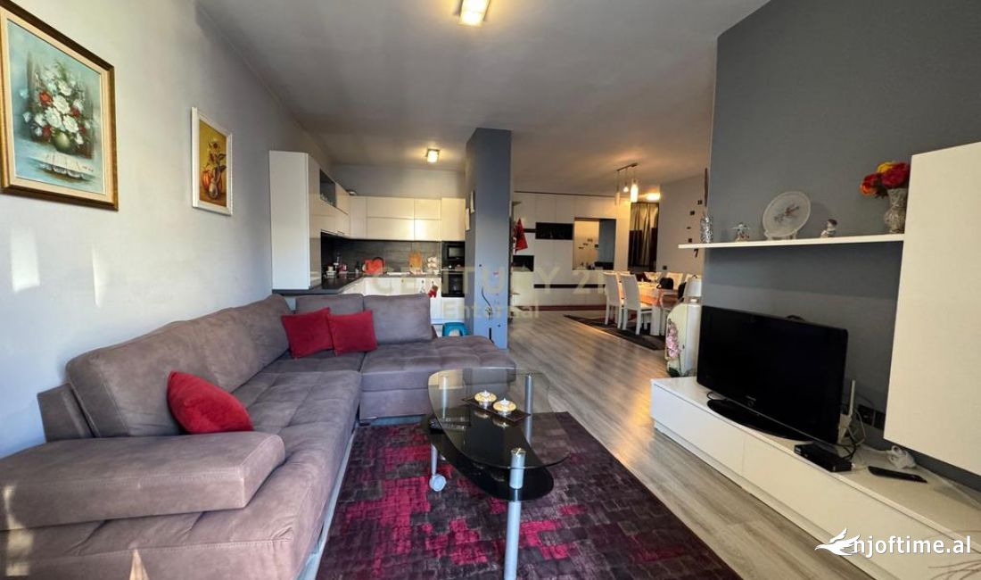 Shtepi ne shitje Apartament ne Tirane, 2+1, Mobilimi Pjeserisht e mobiluar, Pagesa 135,000  Euro.