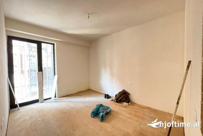 Shtepi ne shitje Apartament ne Tirane, 2+1, Mobilimi Bosh, pa mobiluar, Pagesa 122,000  Euro.