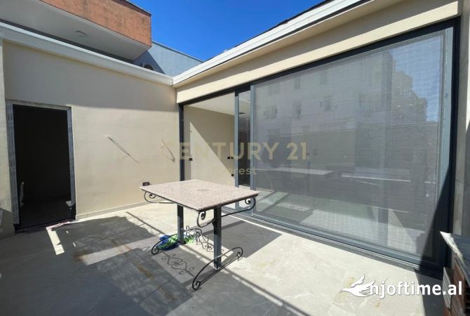 Ambient biznesi me qera 3+1 ne Tirane - 1,300 Euro