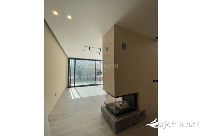 Ambient biznesi me qera 3+1 ne Tirane - 1,300 Euro