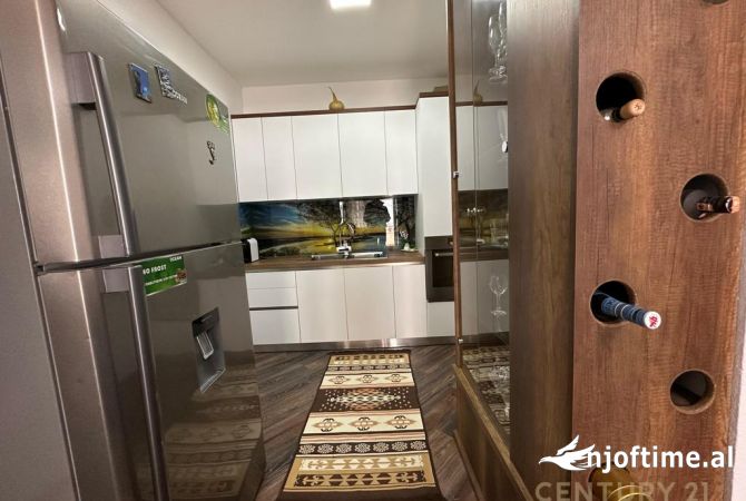 Shtepi ne shitje Apartament ne Tirane, 2+1, Mobilimi E mobiluar, Pagesa 135,000  Euro.