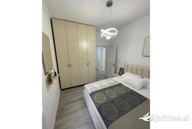 Shtepi ne shitje Apartament ne Tirane, 1+1, Mobilimi E mobiluar, Pagesa 133,000  Euro.