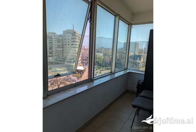 Ambient biznesi me qera 3+1 ne Tirane - 900 Euro