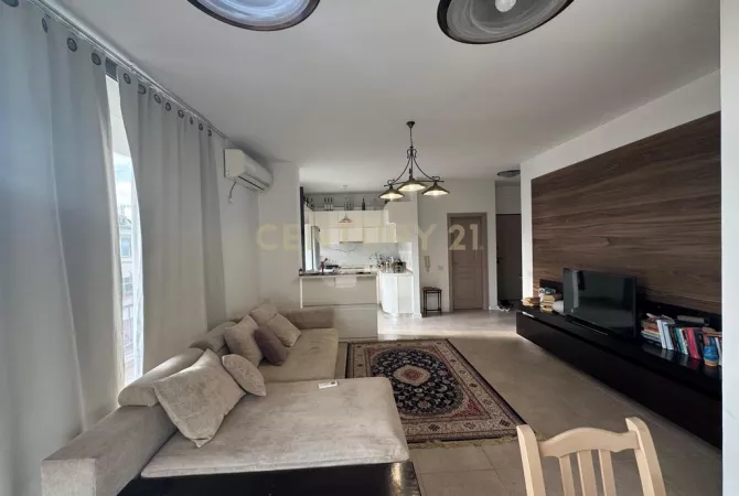 Shtepi ne shitje Apartament ne Tirane, 2+1, Mobilimi E mobiluar, Pagesa 149,000  Euro.