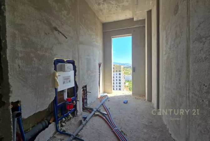 Shtepi ne shitje Apartament ne Tirane, 1+1, Mobilimi Bosh, pa mobiluar, Pagesa 85,000  Euro.