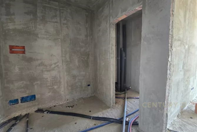 Shtepi ne shitje Apartament ne Tirane, 1+1, Mobilimi Bosh, pa mobiluar, Pagesa 85,000  Euro.