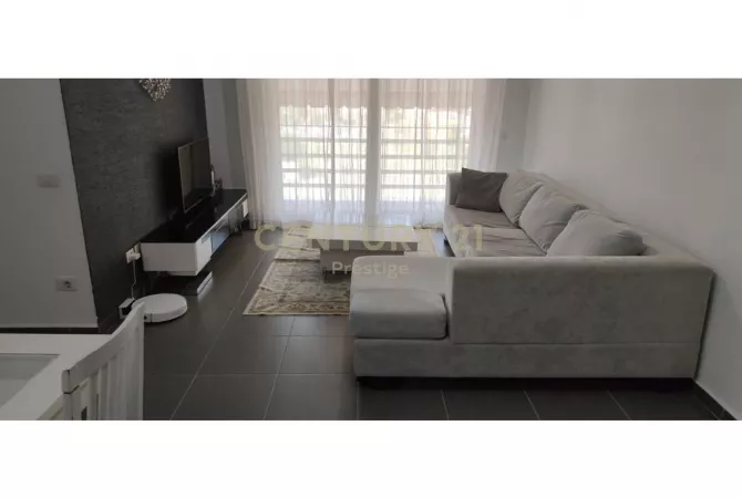 Shtepi me qera 2+1 ne Tirane - 650 Euro