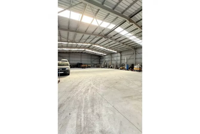 Ambient biznesi me qera 4+1 ne Durres - 1,500 Euro