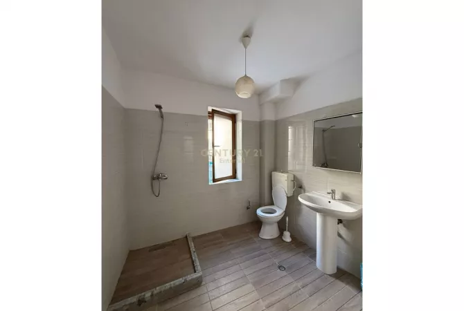 Shtepi ne shitje Apartament ne Tirane, 1+1, Mobilimi E mobiluar, Pagesa 109,000  Euro.