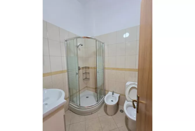 Shtepi ne shitje Apartament ne Tirane, 2+1, Mobilimi E mobiluar, Pagesa 149,000  Euro.