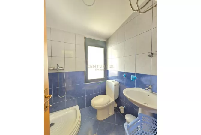 Shtepi ne shitje Apartament ne Tirane, 2+1, Mobilimi E mobiluar, Pagesa 149,000  Euro.