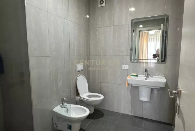 Shtepi me qera Apartament ne Tirane, 2+1, Mobilimi E mobiluar, Pagesa 570  Euro.