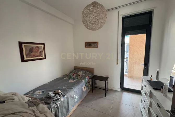 Shtepi ne shitje Apartament ne Tirane, 2+1, Mobilimi E mobiluar, Pagesa 149,000  Euro.